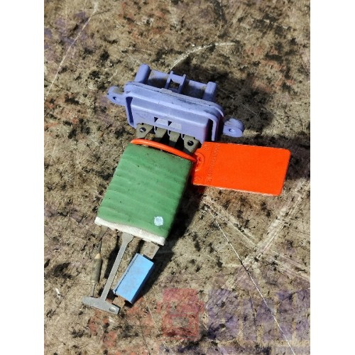 Реостат отопителя (печки) Iveco Stralis 240542 (457)-4