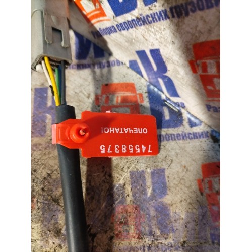 Моторчик стеклоочистителя Scania Cr19 037773 (375)-4