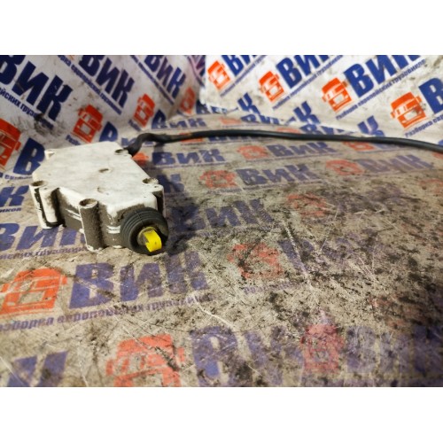 Доводчик замка двери Scania Cr19 037773 LH (363)-3