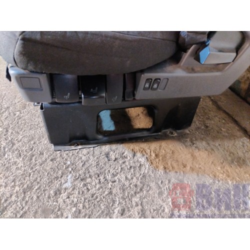 Сиденье водительское Scania Cr19 037773 пневмо (359)-5