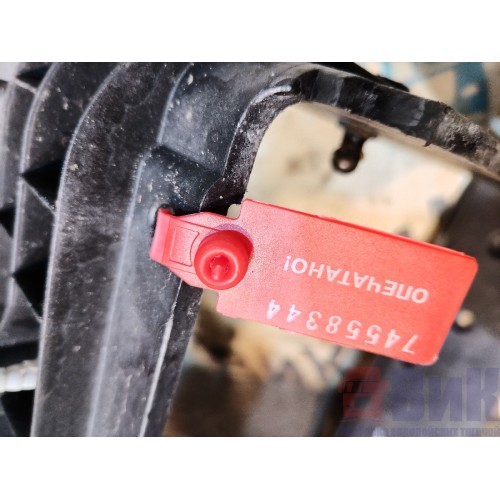 Рамка крышки инструментальной ящика Scania Cr19 037773 LH (344)-5