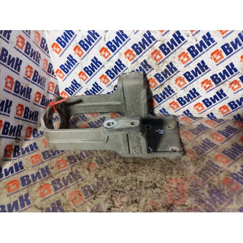 Кронштейн задней подушки кабины Scania Cr19 037773 (346)-4