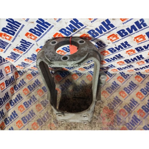 Кронштейн задней подушки кабины Scania Cr19 037773 (346)-1