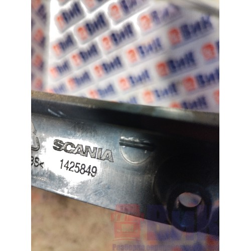 Пластик салона (рамка) Scania Cr19 037773 деф. (339)-4
