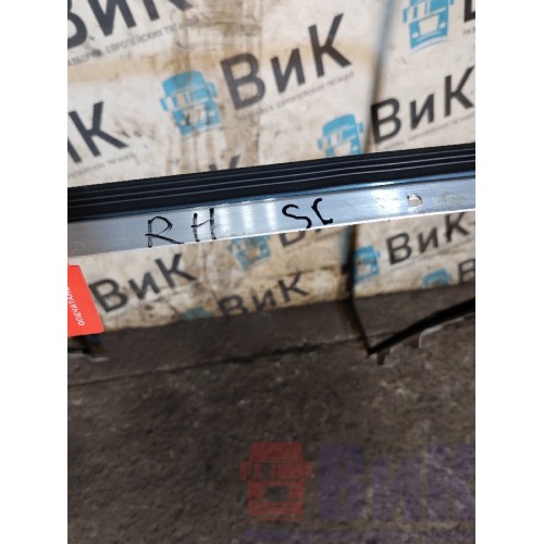 Рамка стекла двери Scania Cr19 037773 RH (321)-4
