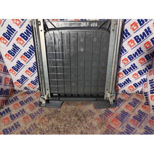 Столик выдвижной DAF 106 049232 (652)-1