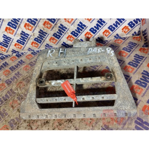 Кронштейн подножки DAF 85 CF 532175 RH деф. (042)-4