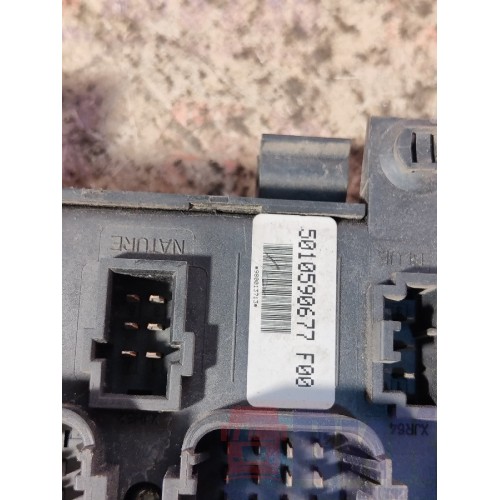 Блок предохранителей Renault Premium 006690 (687)-7
