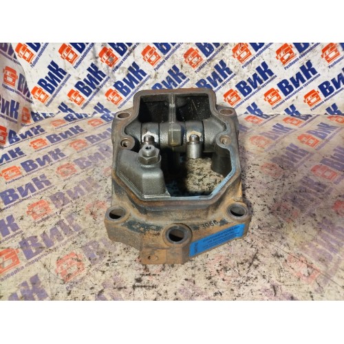 Проставка ось рокеров с клапанной крышкой MAN TGA 439195 D2866 (743)-1