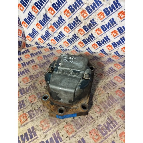 Проставка ось рокеров с клапанной крышкой MAN TGA 439195 D2866 (748)