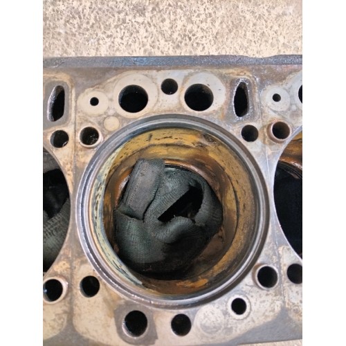 Блок цилиндров двигателя MAN TGA 439195 D2866 (634)-12