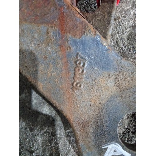 Кронштейн переднего амортизатора DAF нижний LH (809), 1611997-1