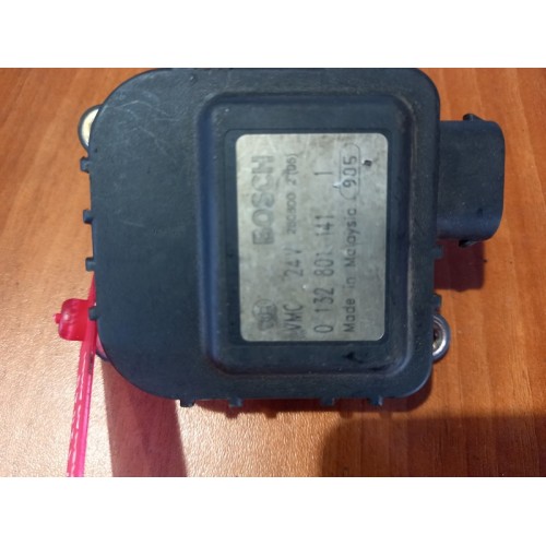 Моторчик заслонки отопителя (сервопривод) MAN (040), 0132801141