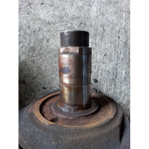 Цапфа (кулак поворотный) DAF 105 передняя LH (523) , 1794845-2