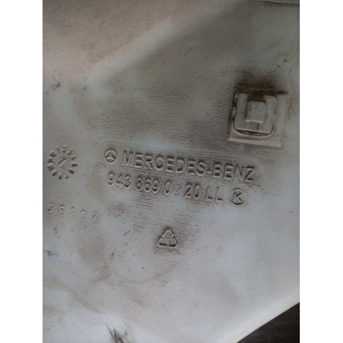 Бачок омывателя Mercedes Actros с горловиной (258), 9438690320-2