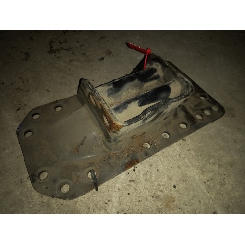 Кронштейн средней траверсы (над коробкой) MAN RH (864), 81412055056-1