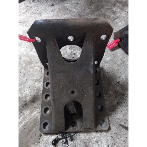 Кронштейн траверсы Iveco stralis (568), 500398154