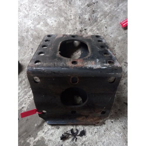 Кронштейн траверсы Iveco stralis (568), 500398154-1