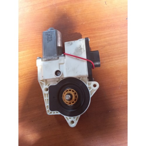 Моторчик стеклоподъемника MAN TGS TGX RH (107), 81286016138