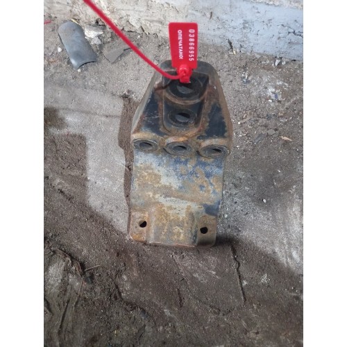 Кронштейн торсиона кабины Iveco Stralis LH (955), 504001759