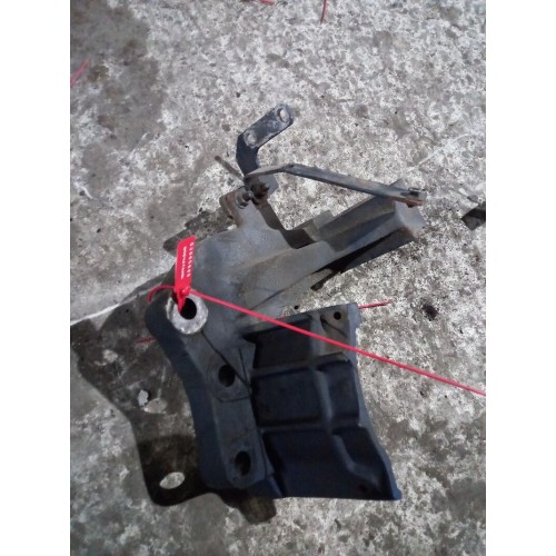 Кронштейн двигателя Iveco передний RH (865), 500307188