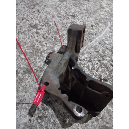 Кронштейн двигателя Iveco передний RH (866), 500307188