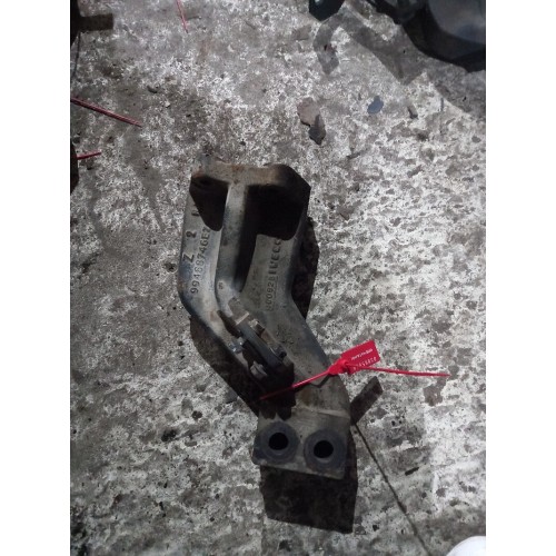 Кронштейн двигателя Iveco Cursor 8 передний RH (868), 99488746