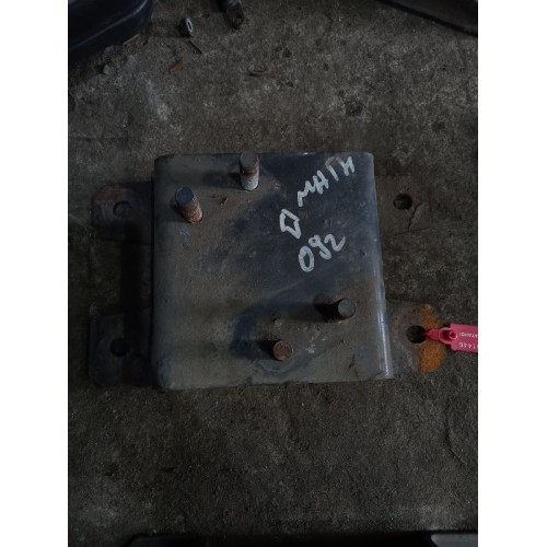 Проставка заднего полукрыла Renault Magnum (446), 