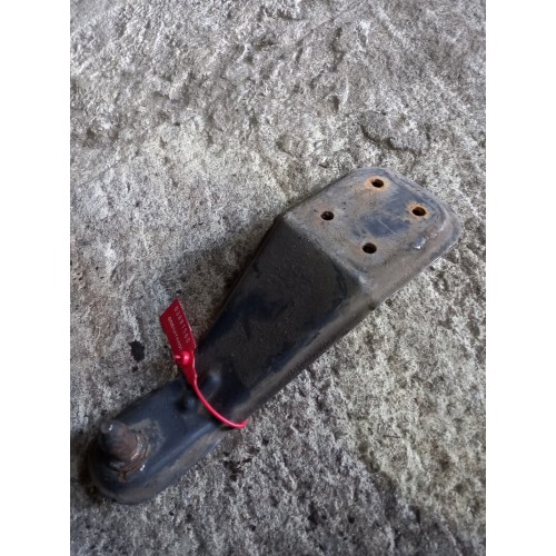 Кронштейн радиатора Renault Premium нижний (586), 