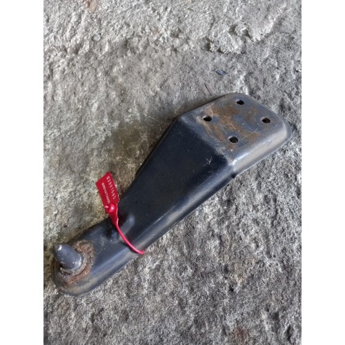 Кронштейн радиатора Renault Premium нижний (585), 