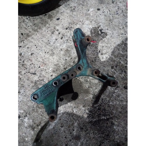 Кронштейн генератора Volvo D12А (048), 1676335