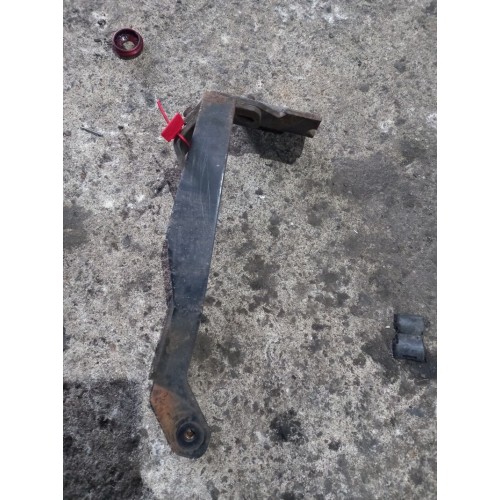 Кронштейн тяги пыльника двигателя DAF 105 460 864727 RH (677), 