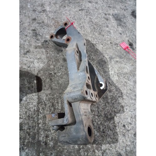 Кронштейн передней рессоры Volvo FM задний винтовой RH (037), 3172509-2