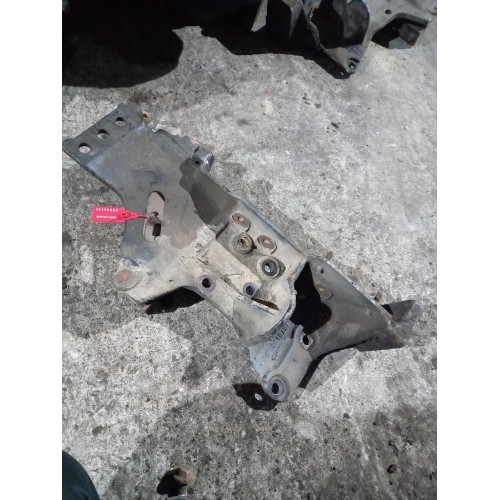 Кронштейн буксировочного крюка Volvo FH 12 до 2002г LH (098), 1076753