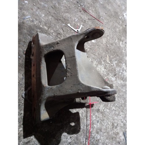 Кронштейн передней рессоры Volvo передний RH (477), 20429249-3