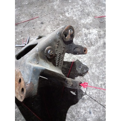 Кронштейн передней рессоры Volvo передний RH (477), 20429249-1