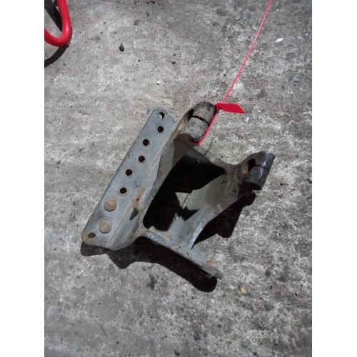 Кронштейн передней рессоры Volvo передний RH (476), 3197814