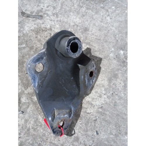 Кронштейн цилиндра подъема кабины Volvo (542), 1075787-2