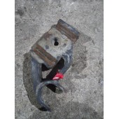 Кронштейн переднего амортизатора Volvo FH 12 нижний LH (575)