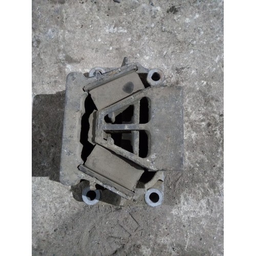 Подушка двигателя задняя Mercedes (533), 9412415713-2