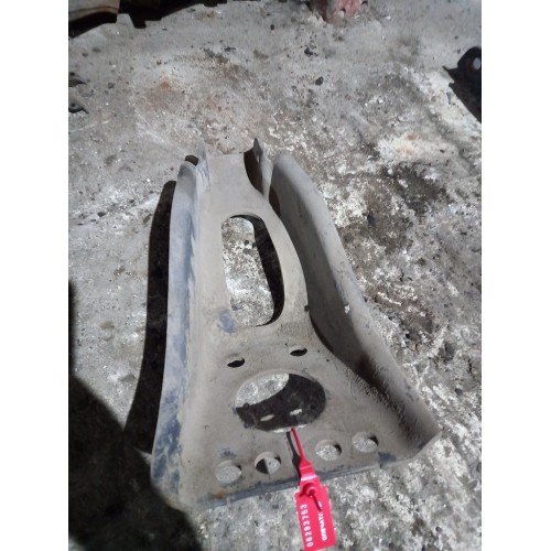 Кронштейн переднего амортизатора Mercedes верхний (753), 9433230240