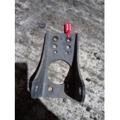 Кронштейн заднего амортизатора Mercedes верхний (690)