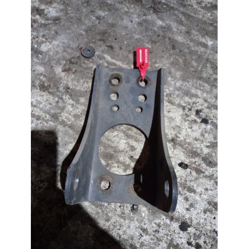 Кронштейн заднего амортизатора Mercedes верхний (690), 9423260040