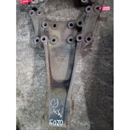 Кронштейн реактивной тяги (бугель) Mercedes (718), 9423250209