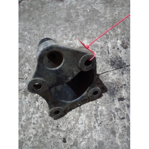 Кронштейн цилиндра подъема кабины Mercedes (202), 9413230863-2