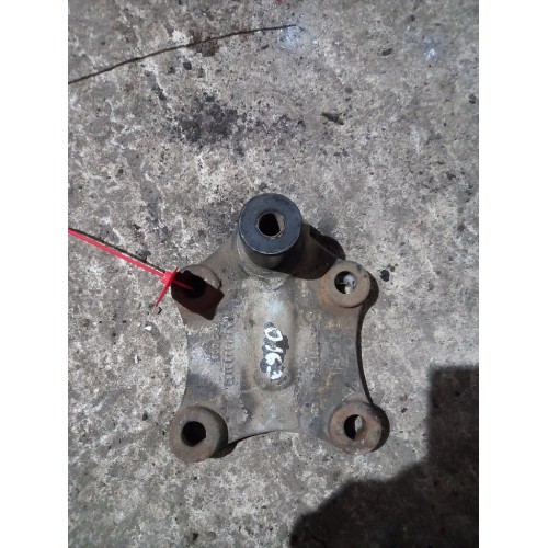 Кронштейн цилиндра подъема кабины Mercedes (204), 9413230163