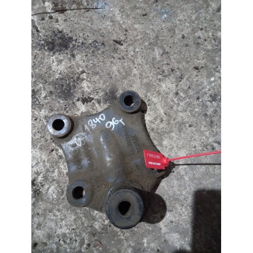 Кронштейн цилиндра подъема кабины Mercedes (205), 9413230163