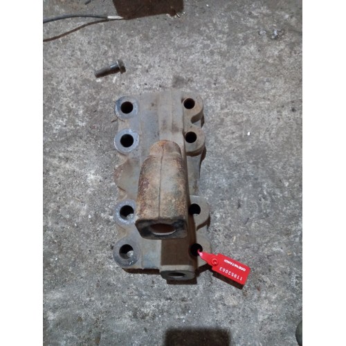 Кронштейн V-образной тяги Mercedes (063), 9473250909