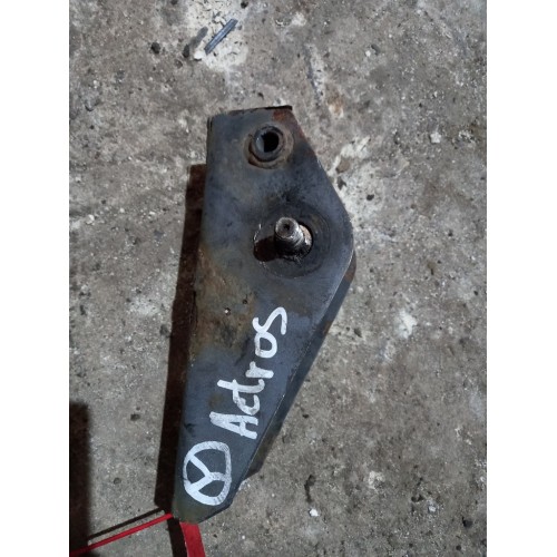 Кронштейн цилиндра подъема кабины Mercedes (947), -1