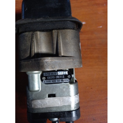 Кран ручного тормоза Mercedes Actros Axor (887), 0004200284-1